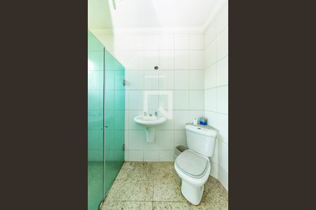 Casa à venda com 460m², 4 quartos e 8 vagas Casa à venda com 460m², 4 quartos e 8 vagasBanheiro da Suíte 1