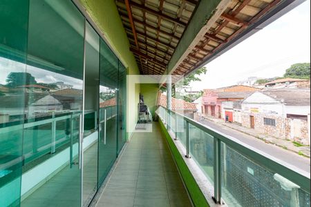 Casa à venda com 460m², 4 quartos e 8 vagas Casa à venda com 460m², 4 quartos e 8 vagasVaranda