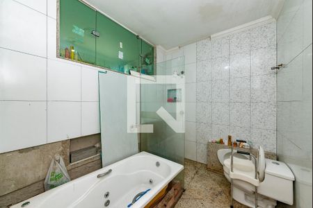 Casa à venda com 460m², 4 quartos e 8 vagas Casa à venda com 460m², 4 quartos e 8 vagasBanheiro da Suíte 2