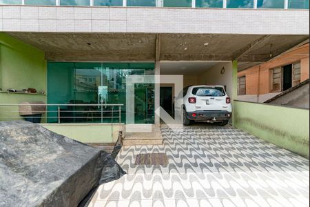 Casa à venda com 460m², 4 quartos e 8 vagas Casa à venda com 460m², 4 quartos e 8 vagasGaragem