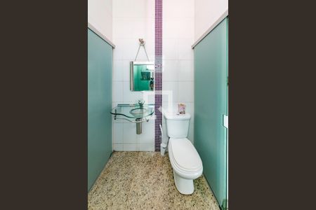 Casa à venda com 460m², 4 quartos e 8 vagas Casa à venda com 460m², 4 quartos e 8 vagasBanheiro Semi Suítes