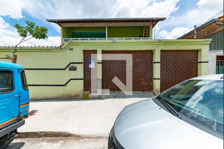 Casa à venda com 460m², 4 quartos e 8 vagas Casa à venda com 460m², 4 quartos e 8 vagasFachada