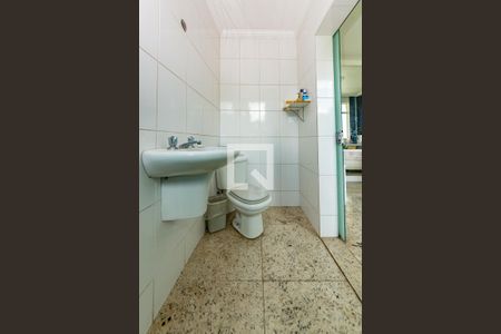 Casa à venda com 460m², 4 quartos e 8 vagas Casa à venda com 460m², 4 quartos e 8 vagasBanheiro da Suíte 1