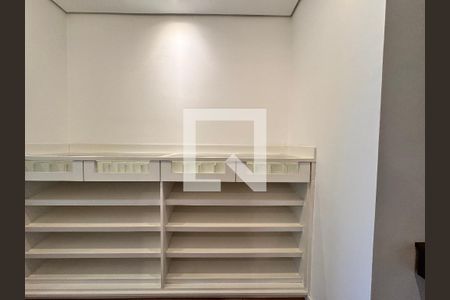 Apartamento para alugar com 199m², 3 quartos e 4 vagas Apartamento para alugar com 199m², 3 quartos e 4 vagasCloset da suíte 3