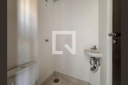 Apartamento para alugar com 199m², 3 quartos e 4 vagas Apartamento para alugar com 199m², 3 quartos e 4 vagasBanheiro de serviço