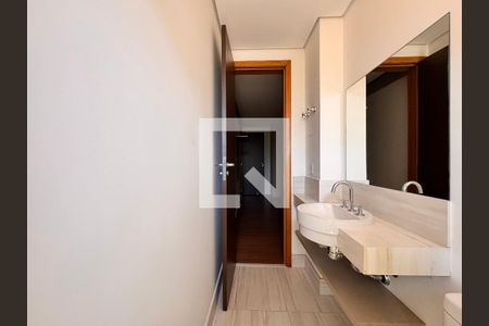 Apartamento para alugar com 199m², 3 quartos e 4 vagas Apartamento para alugar com 199m², 3 quartos e 4 vagasBanheiro da Suíte 1