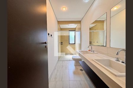 Apartamento para alugar com 199m², 3 quartos e 4 vagas Apartamento para alugar com 199m², 3 quartos e 4 vagasBanheiro da Suíte 3