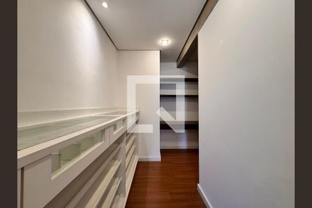 Apartamento para alugar com 199m², 3 quartos e 4 vagas Apartamento para alugar com 199m², 3 quartos e 4 vagasCloset da suíte 3