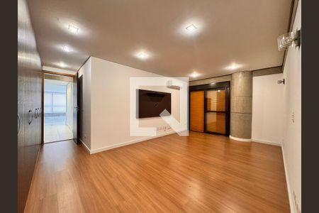 Apartamento para alugar com 199m², 3 quartos e 4 vagas Apartamento para alugar com 199m², 3 quartos e 4 vagasSuite 3