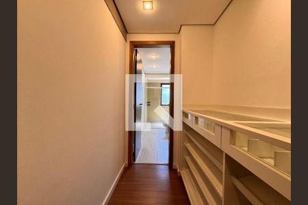 Apartamento para alugar com 199m², 3 quartos e 4 vagas Apartamento para alugar com 199m², 3 quartos e 4 vagasCloset da suíte 3
