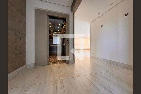 Apartamento para alugar com 199m², 3 quartos e 4 vagas Apartamento para alugar com 199m², 3 quartos e 4 vagasHall de entrada privativo