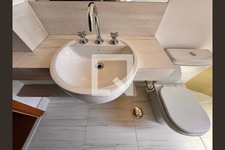Apartamento para alugar com 199m², 3 quartos e 4 vagas Apartamento para alugar com 199m², 3 quartos e 4 vagasBanheiro da Suíte 1