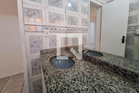 Casa à venda com 330m², 3 quartos e 3 vagas Casa à venda com 330m², 3 quartos e 3 vagasBanheiro Social