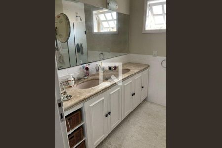 Casa à venda com 301m², 4 quartos e 4 vagas