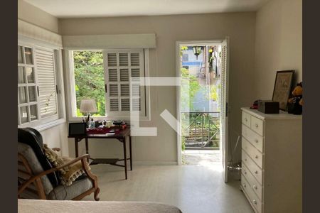 Casa à venda com 301m², 4 quartos e 4 vagas