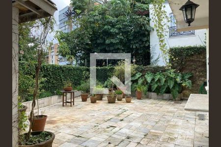 Casa à venda com 301m², 4 quartos e 4 vagas