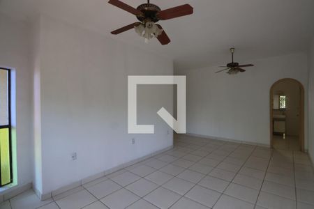 Casa à venda com 587m², 3 quartos e 2 vagasSuíte