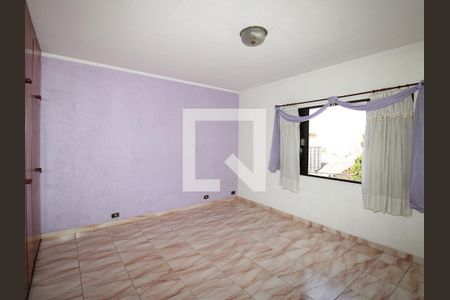 Casa à venda com 180m², 4 quartos e 2 vagasSuíte