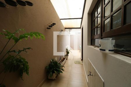 Casa à venda com 180m², 3 quartos e 4 vagasCorredor Externo