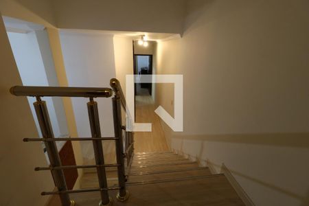 Casa à venda com 180m², 3 quartos e 4 vagasEscada