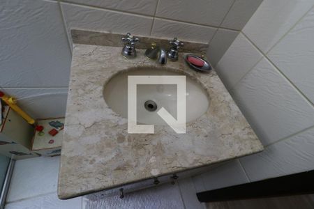 Casa à venda com 180m², 3 quartos e 4 vagasBanheiro Social - Pia