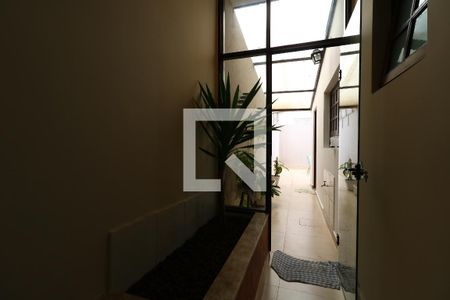 Casa à venda com 180m², 3 quartos e 4 vagasCorredor Externo