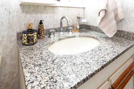 Apartamento à venda com 87m², 3 quartos e 2 vagasBanheiro Social