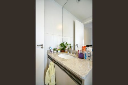 Apartamento à venda com 62m², 2 quartos e 1 vaga Apartamento à venda com 62m², 2 quartos e 1 vagaBanheiro da suíte