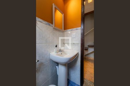 Casa à venda com 220m², 4 quartos e 3 vagas Casa à venda com 220m², 4 quartos e 3 vagasBanheiro Área Externa