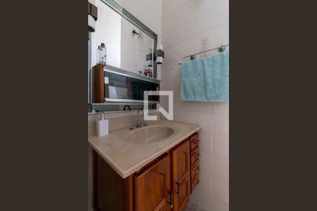 Casa à venda com 220m², 4 quartos e 3 vagas Casa à venda com 220m², 4 quartos e 3 vagasBanheiro