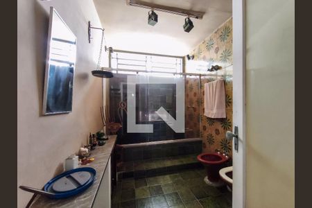 Casa à venda com 400m², 4 quartos e 5 vagas Casa à venda com 400m², 4 quartos e 5 vagasBanheiro Corredor