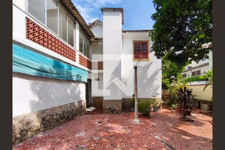 Casa à venda com 400m², 4 quartos e 5 vagas Casa à venda com 400m², 4 quartos e 5 vagasQuintal