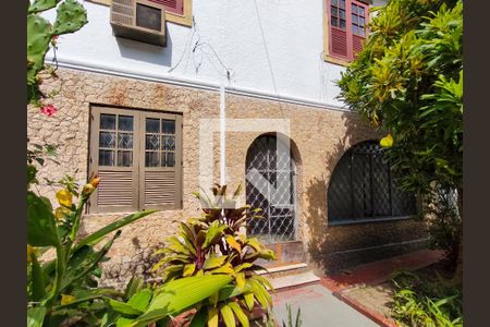 Casa à venda com 400m², 4 quartos e 5 vagas Casa à venda com 400m², 4 quartos e 5 vagasFachada