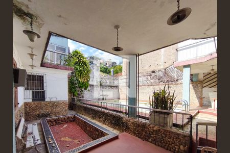 Casa à venda com 400m², 4 quartos e 5 vagas Casa à venda com 400m², 4 quartos e 5 vagasÁrea externa
