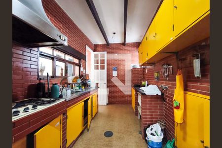 Casa à venda com 400m², 4 quartos e 5 vagas Casa à venda com 400m², 4 quartos e 5 vagasCozinha
