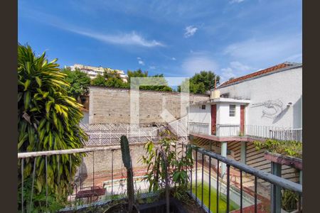 Casa à venda com 400m², 4 quartos e 5 vagas Casa à venda com 400m², 4 quartos e 5 vagasÁrea externa