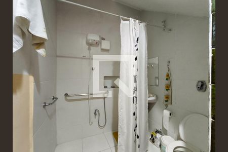 Casa à venda com 400m², 4 quartos e 5 vagas Casa à venda com 400m², 4 quartos e 5 vagasBanheiro de serviço