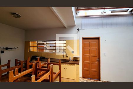 Casa à venda com 450m², 4 quartos e 3 vagas Casa à venda com 450m², 4 quartos e 3 vagasCozinha