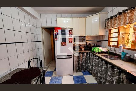 Casa à venda com 450m², 4 quartos e 3 vagas Casa à venda com 450m², 4 quartos e 3 vagasEdícula (cozinha)