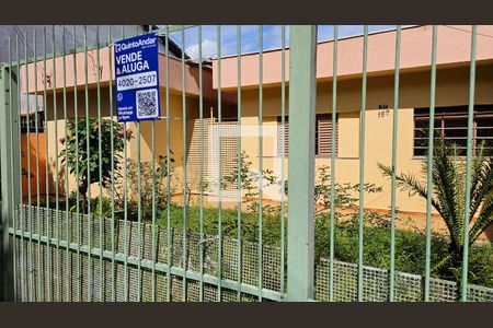 Casa à venda com 450m², 4 quartos e 3 vagas Casa à venda com 450m², 4 quartos e 3 vagasFachada + Plaquinha