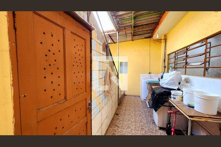 Casa à venda com 450m², 4 quartos e 3 vagas Casa à venda com 450m², 4 quartos e 3 vagasÁrea de Serviço