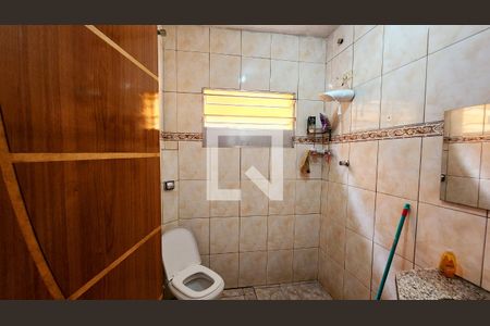 Casa à venda com 450m², 4 quartos e 3 vagas Casa à venda com 450m², 4 quartos e 3 vagasEdícula (banheiro)