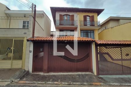 Casa à venda com 175m², 3 quartos e 2 vagas Casa à venda com 175m², 3 quartos e 2 vagasFachada