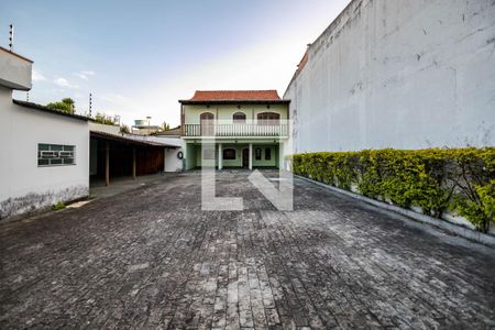 Casa para alugar com 288m², 4 quartos e 15 vagas Casa para alugar com 288m², 4 quartos e 15 vagasÁrea Externa