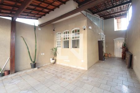Casa à venda com 150m², 4 quartos e 3 vagasGaragem