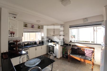 Casa à venda com 150m², 4 quartos e 3 vagasCozinha