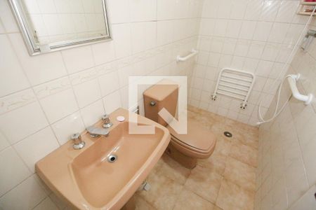 Casa para alugar com 250m², 3 quartos e 6 vagasBanheiro da Suíte