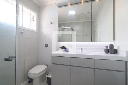 Casa à venda com 204m², 4 quartos e 2 vagasBanheiro 1