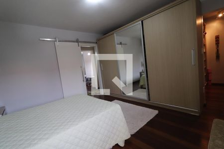 Casa à venda com 204m², 4 quartos e 2 vagasSuíte
