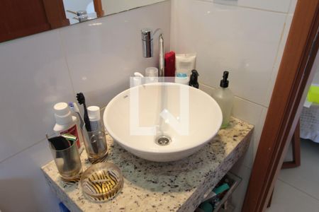 Apartamento à venda com 73m², 2 quartos e 2 vagasBanheiro da Suíte